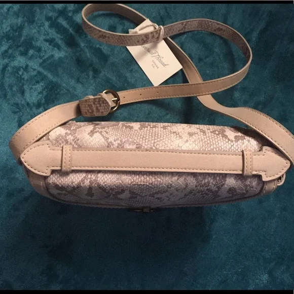 Universal Thread Tan Snakeskin Crossbody New - Picture 8 of 13